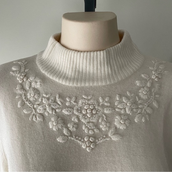 Vintage Tradition Embroidered Floral Funnel Neck Knit Sweater Size Medium - Picture 8 of 8
